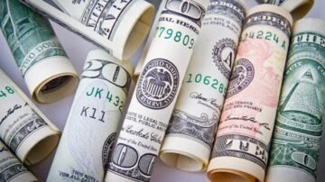 Darowizna w najbliższej rodzinie – jak uniknąć podatku i dopełnić formalności?