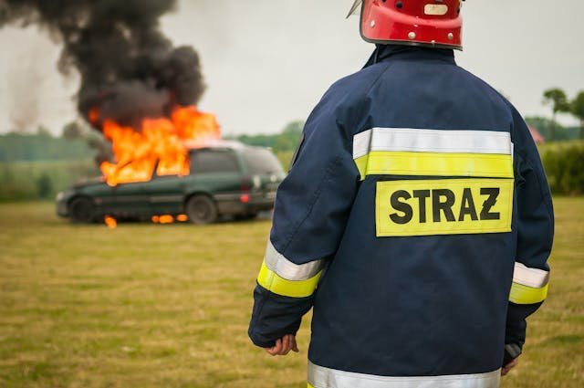 Jak zostać strażakiem? Wymagania, rekrutacja i zarobki w straży pożarnej
