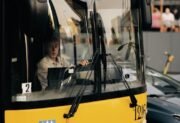 Kierowca autobusu – jak wygląda praca, wymagania i zarobki?