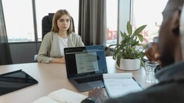 Podanie o pracę – jak napisać i kiedy warto je złożyć?