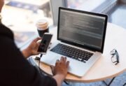 Praca w domu – jak zarabiać przez internet i które zajęcia są najbardziej opłacalne?