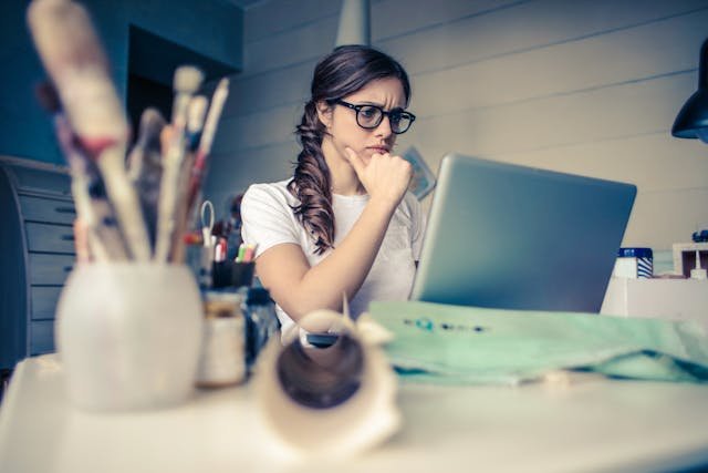 Praca w niedziele i święta – jakie wynagrodzenie przysługuje pracownikowi?