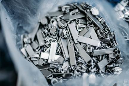Cynowanie jako metoda ochrony przed korozją – gdzie sprawdza się najlepiej?