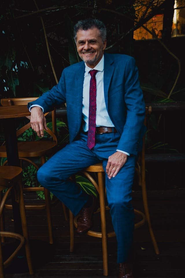 CEO w firmie – kto kryje się za tym skrótem i jakie inne stanowiska warto znać