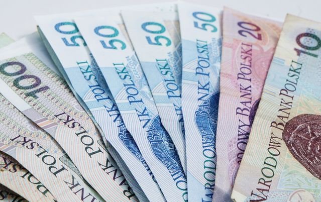Darowizna w rodzinie – kiedy trzeba zapłacić podatek?